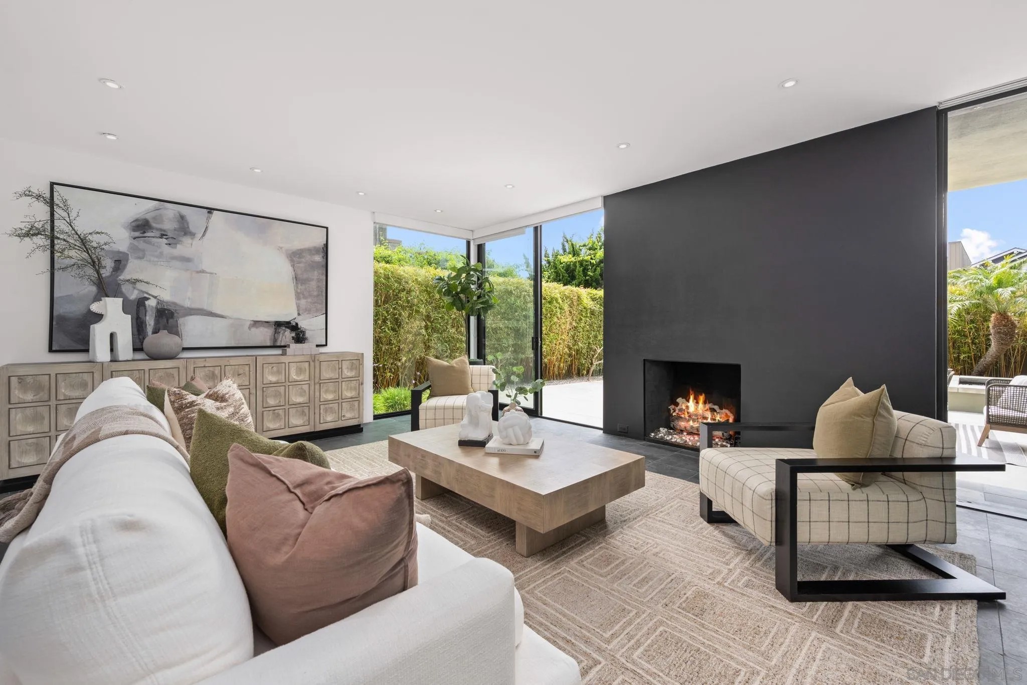 2402 Camino Del Mar