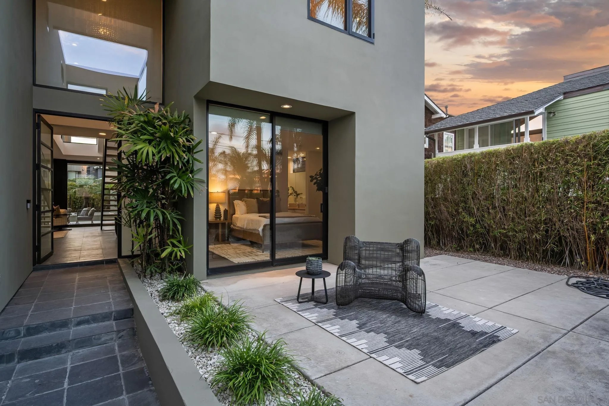 2402 Camino Del Mar