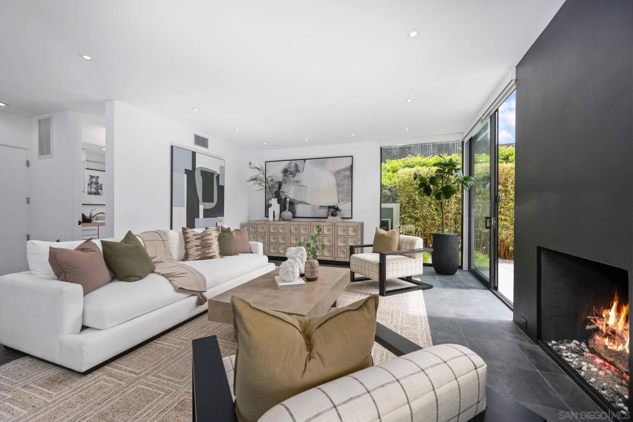 2402 Camino Del Mar