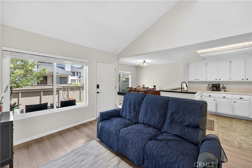 1363 N Schooner