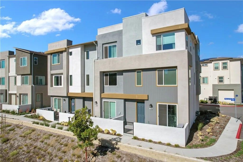 Photo of 27582 Manzanita Way, Valencia, CA 91381 (MLS # SR26080672)