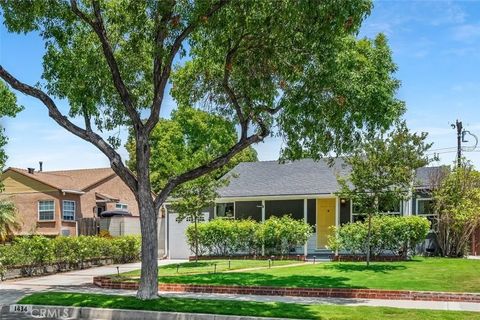 Tiny photo for 1434 N Rose Street, Burbank, CA 91505 (MLS # AR25231933)