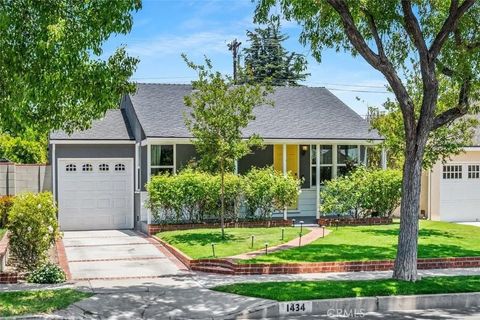 Tiny photo for 1434 N Rose Street, Burbank, CA 91505 (MLS # AR25231933)
