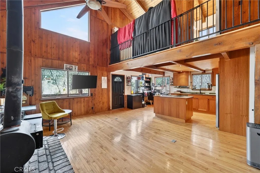 7004 Foothill Drive