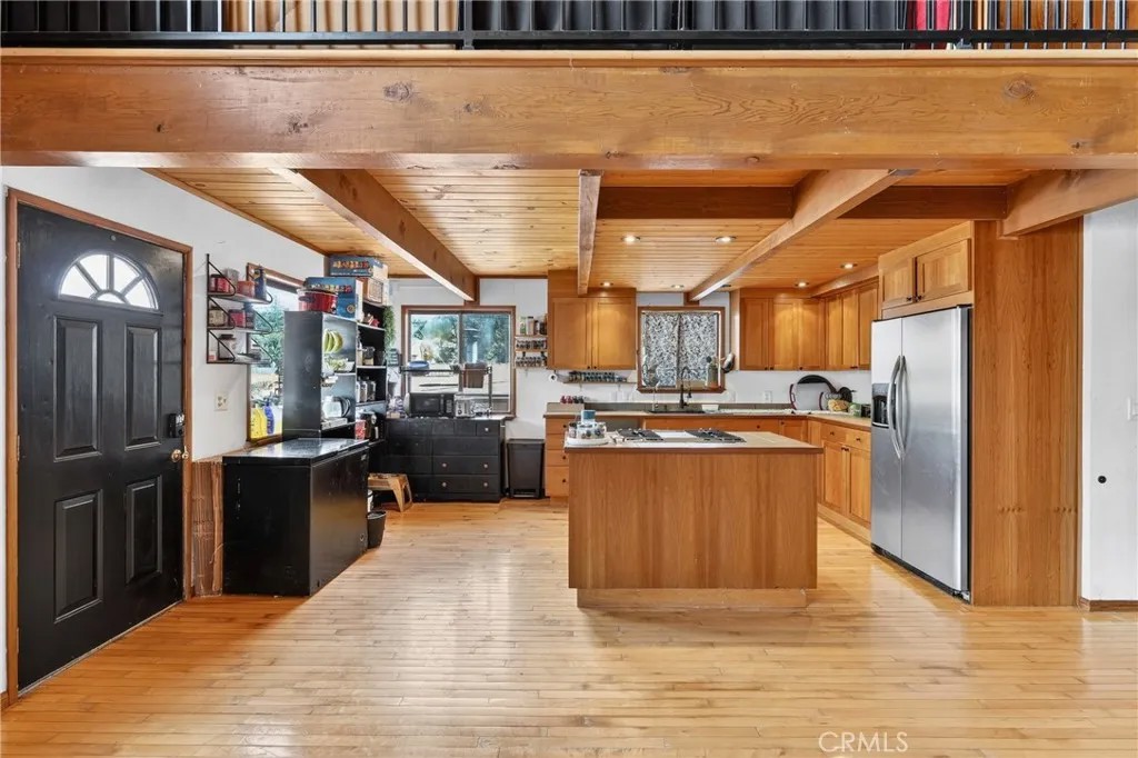 7004 Foothill Drive