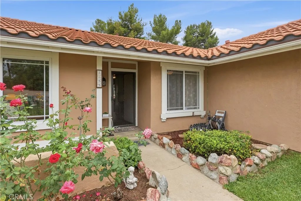 1388 Avenida Loma Vista