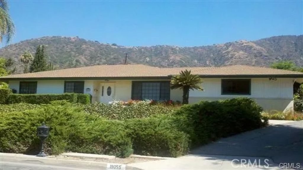 Photo of 19055 E La Fetra Drive, Glendora, CA 91741 (MLS # CV26079617)