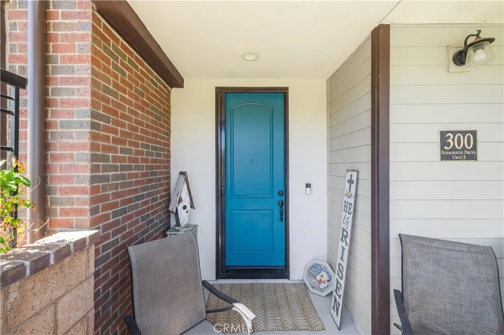 300 Farmhouse Drive 3