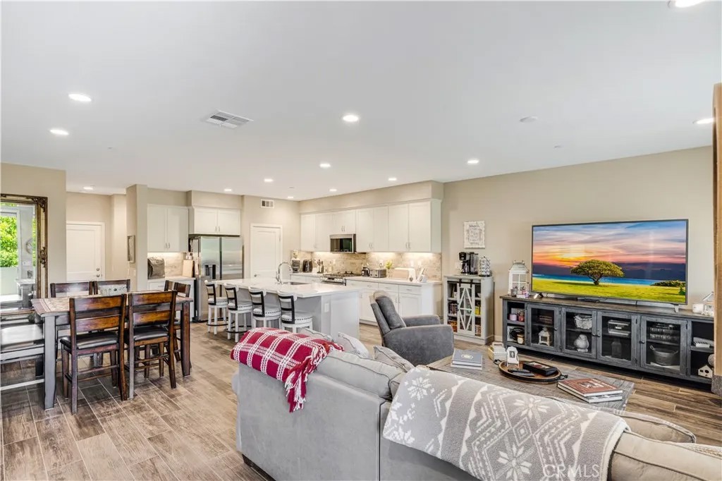 300 Farmhouse Drive 3
