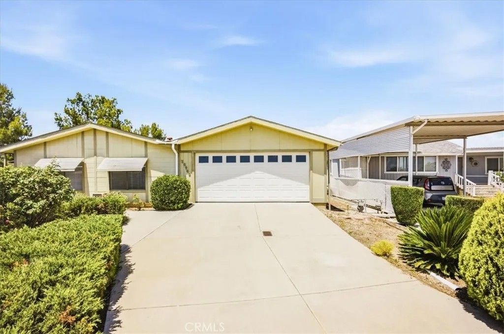 Photo of 28900 Via La Espalda, Murrieta, CA 92563 (MLS # CV26113780)