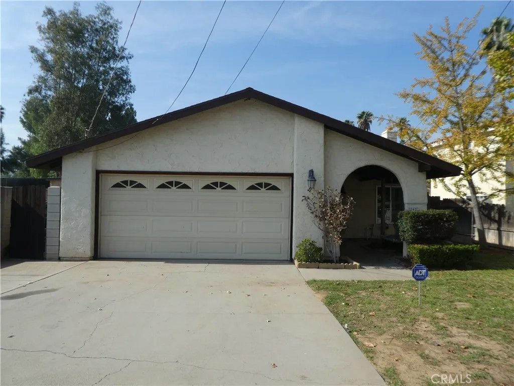 Photo of 3842 Ridge Road, Riverside, CA 92501 (MLS # MB25263960)