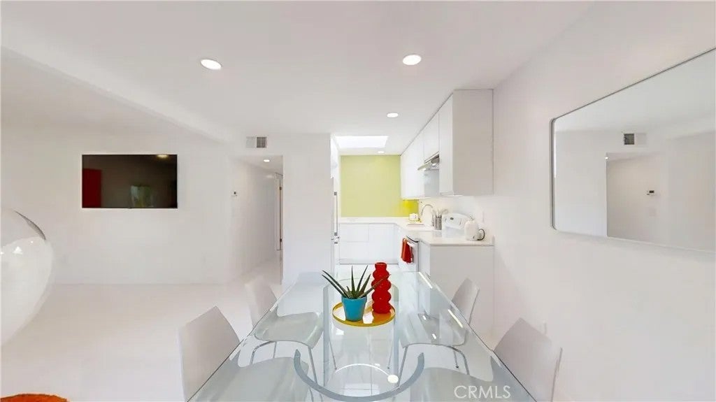 3195 Club Circle West
