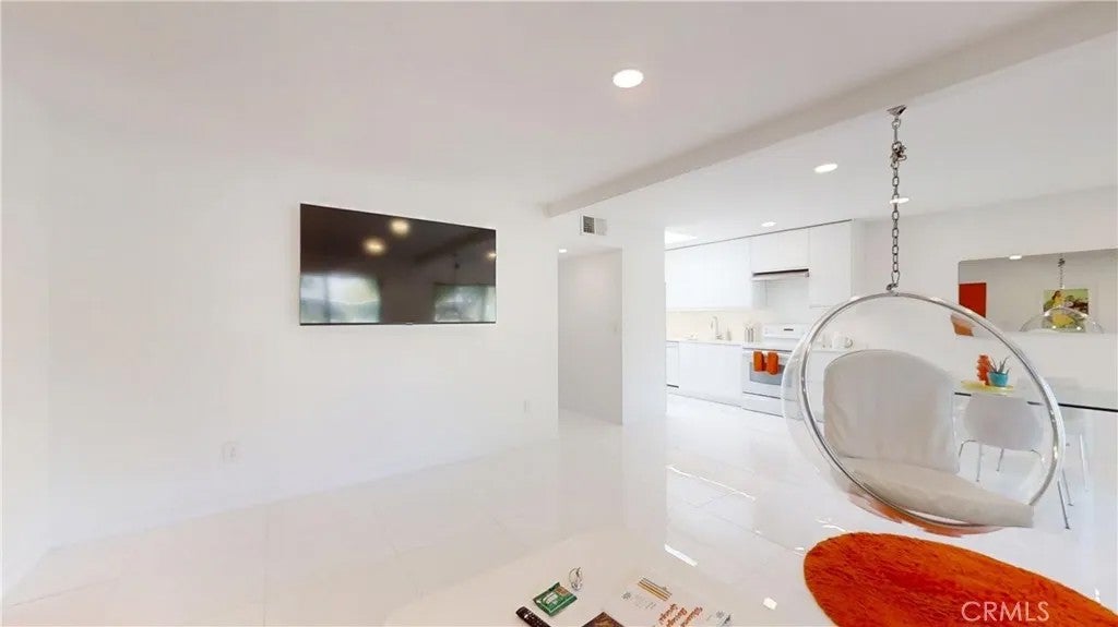 3195 Club Circle West