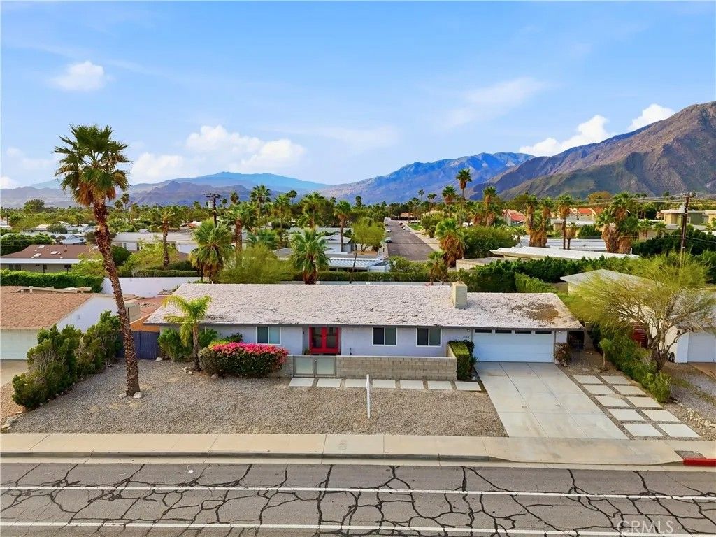 Photo of 303 E San Rafael Drive, Palm Springs, CA 92262 (MLS # SR26035497)