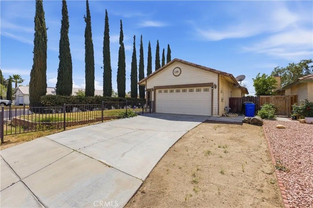 Photo of 13645 Agate Way, Victorville, CA 92392 (MLS # HD26072091)