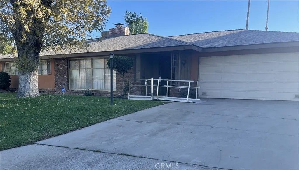 Photo of 323 E Holly Street, Rialto, CA 92376 (MLS # CV26030717)