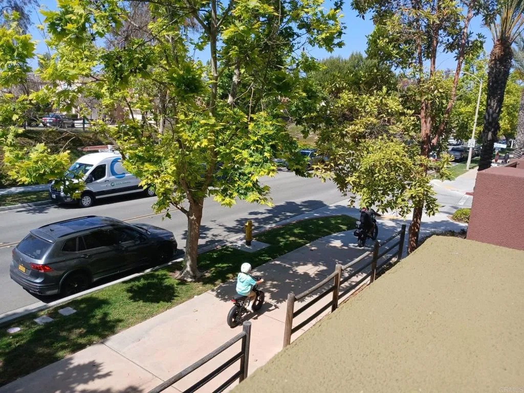1875 Champagne Court 9