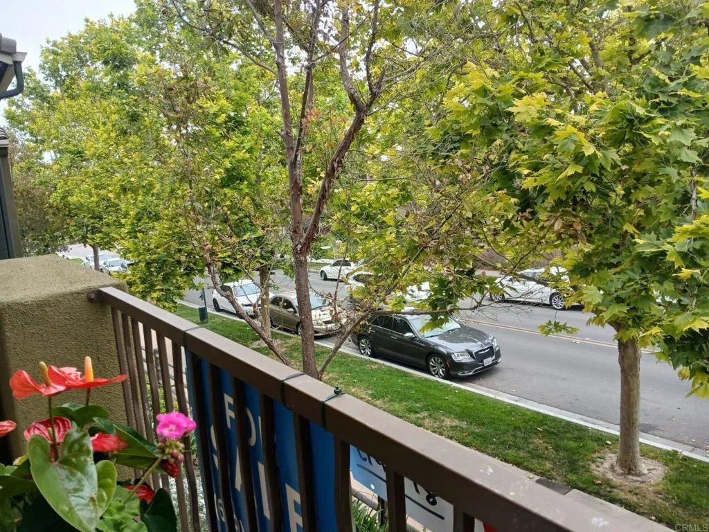 1875 Champagne Court 9