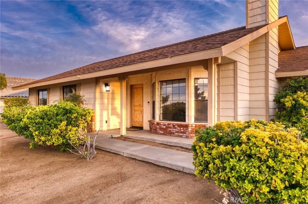 Photo of 57731 San Tropeze Dr, Yucca Valley, CA 92284 (MLS # JT26074867)