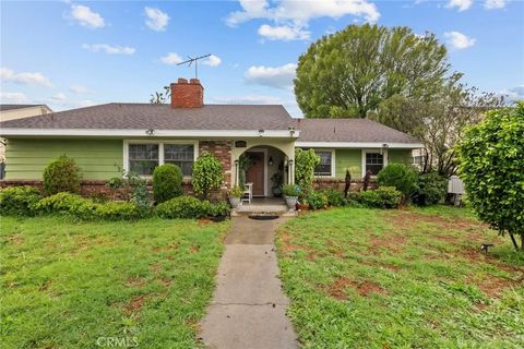 Photo of 9253 Hayvenhurst Avenue, North Hills, CA 91343 (MLS # SR26114711)