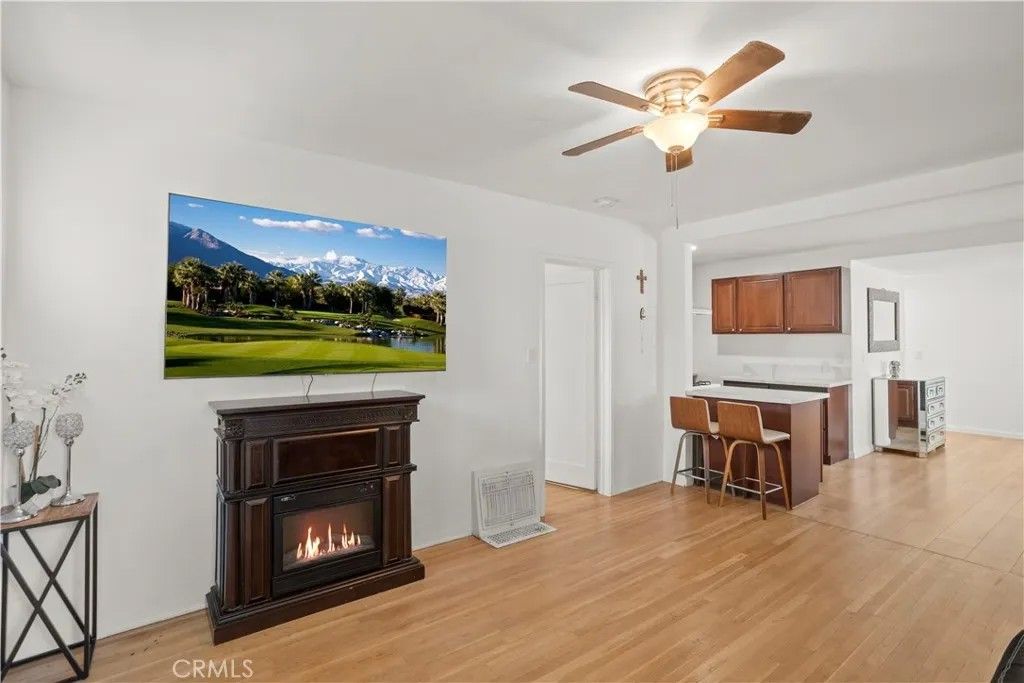 Photo of 300 W Hillsdale St, Inglewood, CA 90302 (MLS # IN26070545)