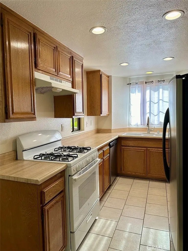 10220 De Soto Avenue 6