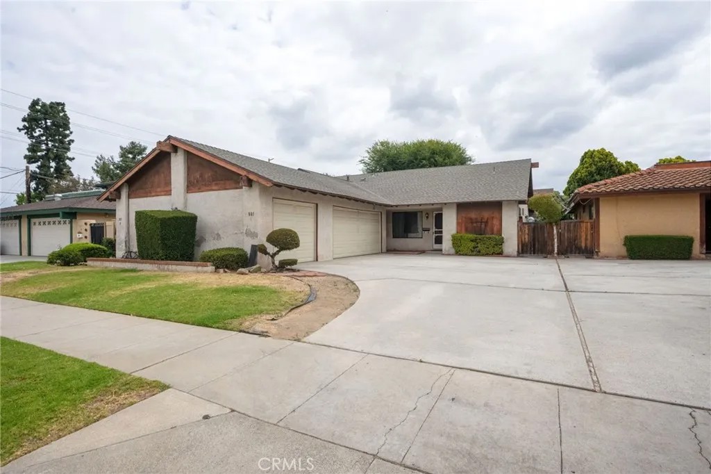 885 N Kathleen