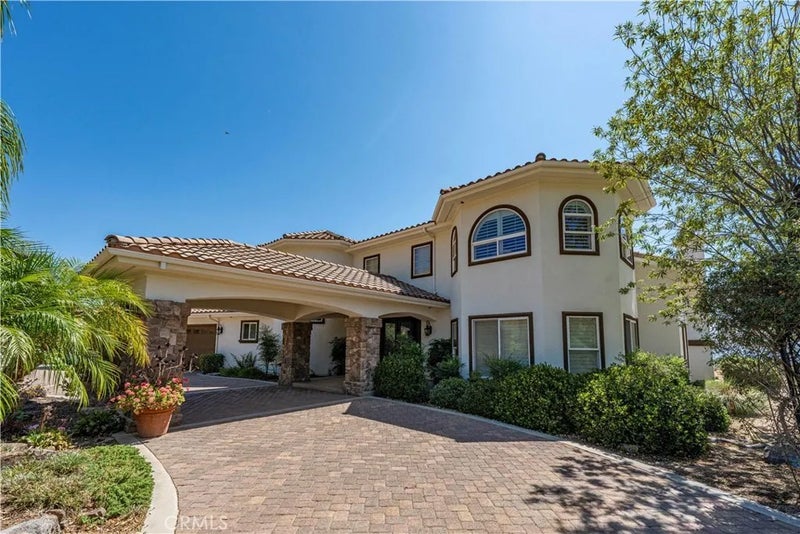21100 Paseo Montana