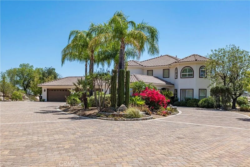 21100 Paseo Montana