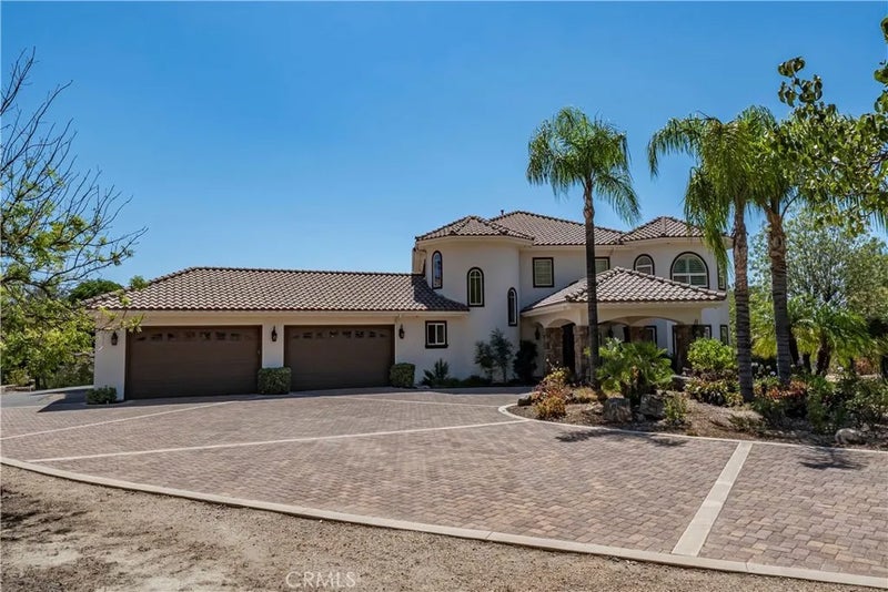 21100 Paseo Montana