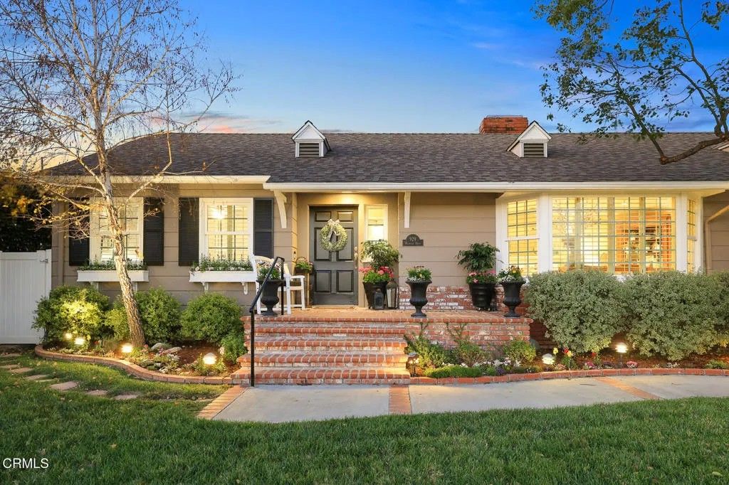 Photo of 929 Milmada Drive, La Canada Flintridge, CA 91011 (MLS # P1-25469)