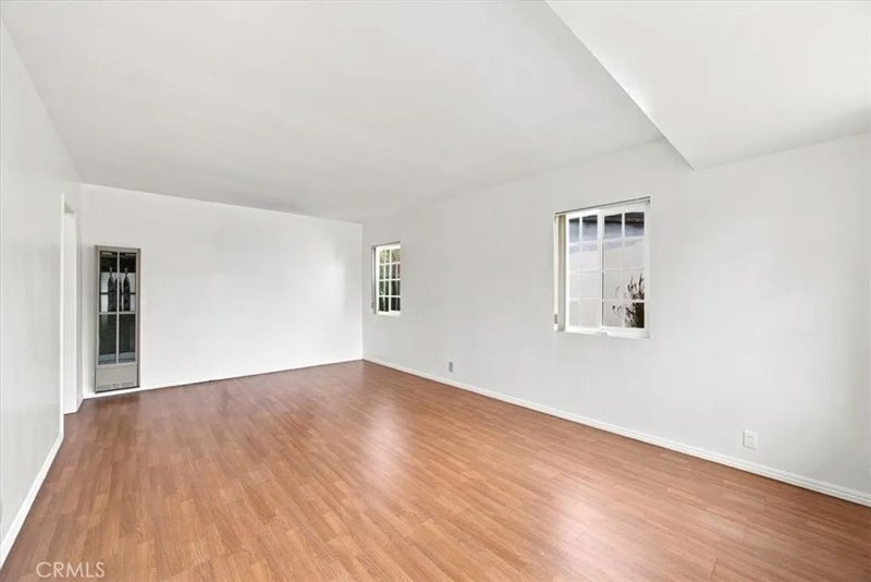 3829 W 144th