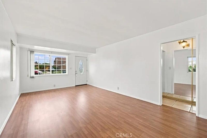 3829 W 144th