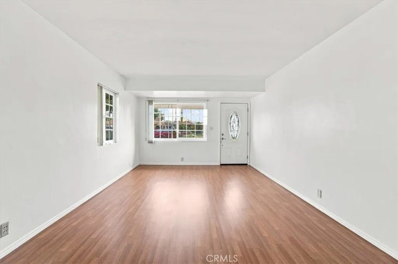 3829 W 144th