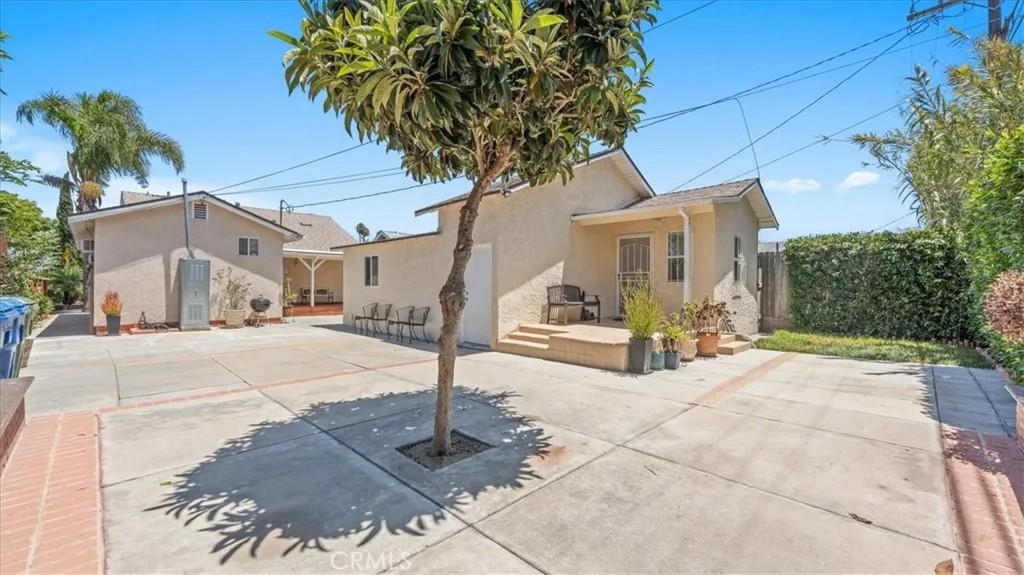 1146 W 74th Street