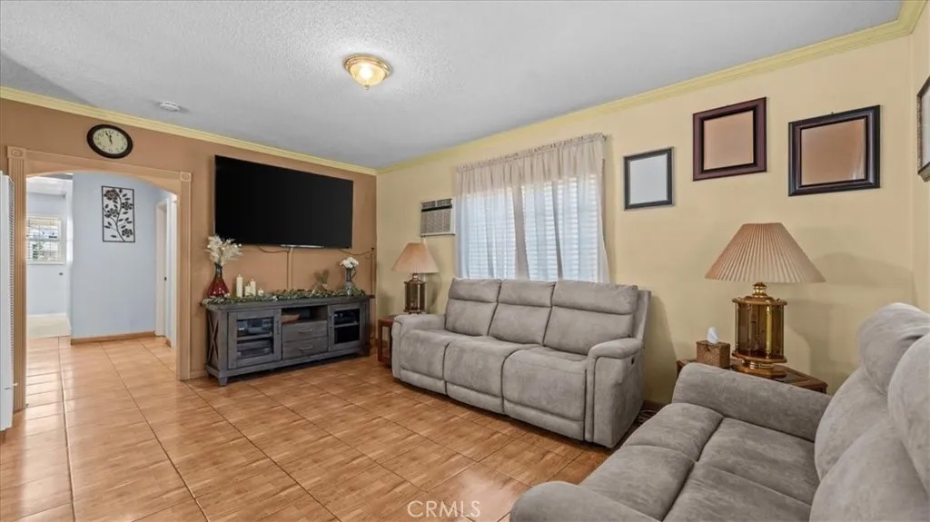 1146 W 74th Street