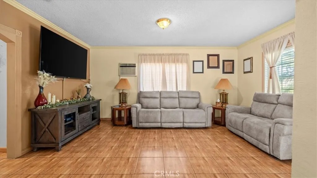 1146 W 74th Street