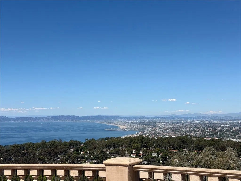 710 Via La Cuesta