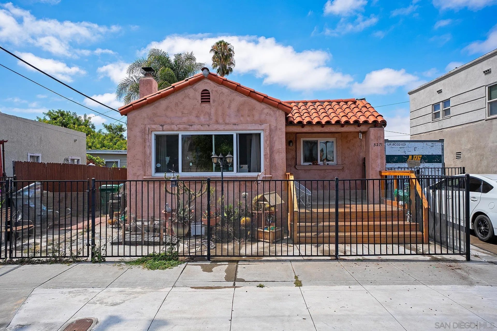 3271 Monroe Ave