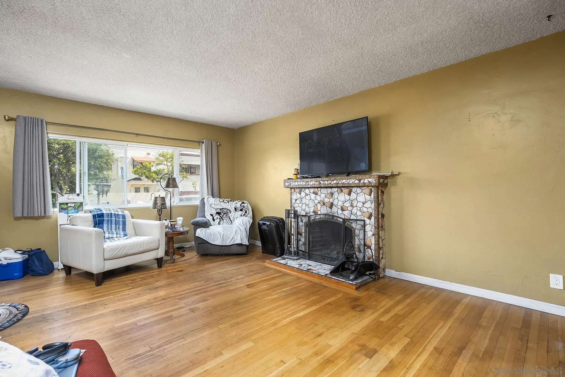 3271 Monroe Ave