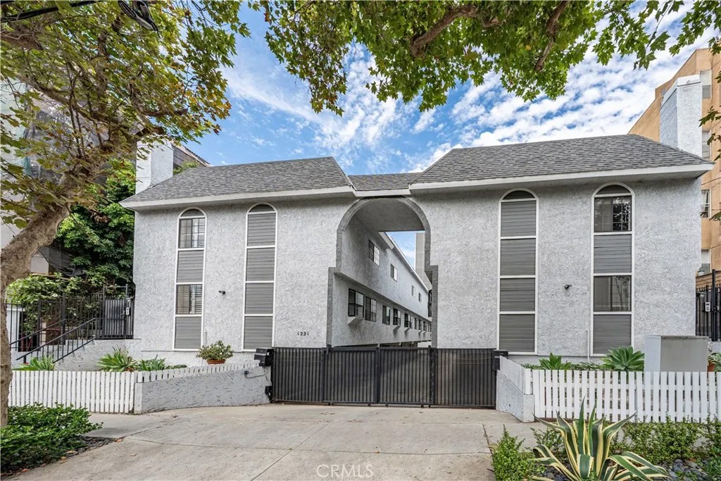 1221 N Sycamore 5