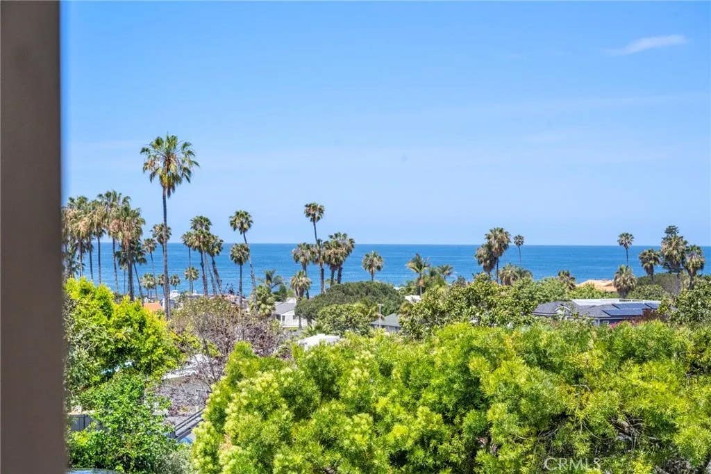 Photo of 8361 Calle Del Cielo, La Jolla, CA 92037 (MLS # PF26124419)
