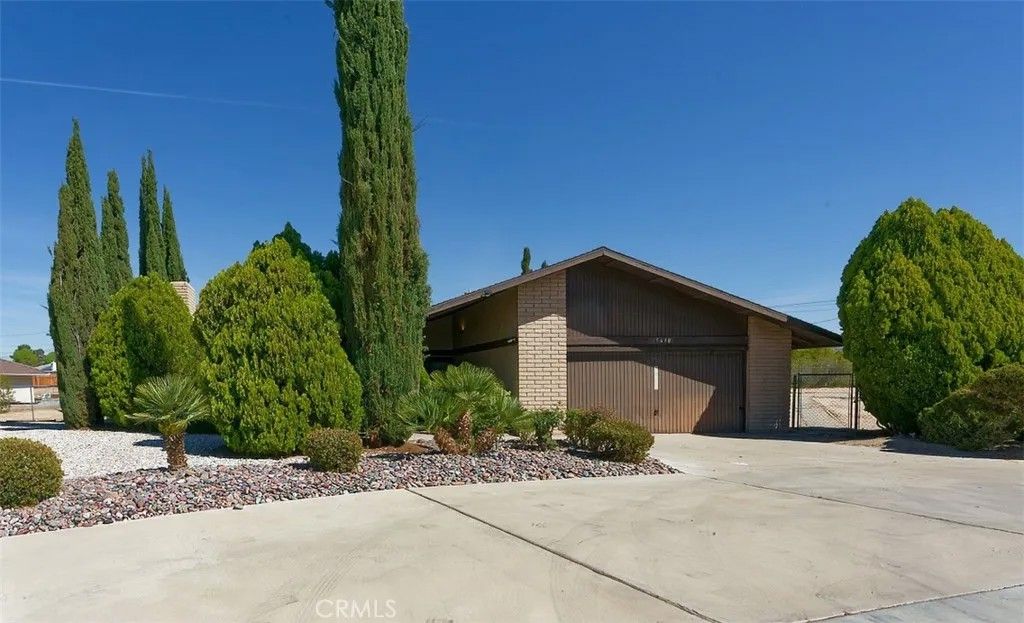 Photo of 15490 Mondamon Rd, Apple Valley, CA 92307 (MLS # PT26063751)