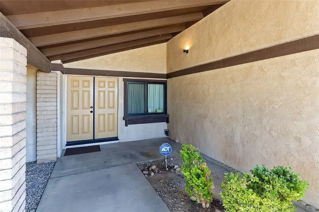 Photo of 15490 Mondamon Rd, Apple Valley, CA 92307 (MLS # PT26063751)