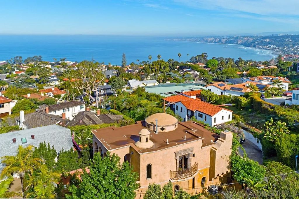 Photo of 7604 Country Club Drive, La Jolla, CA 92037 (MLS # 250040528)