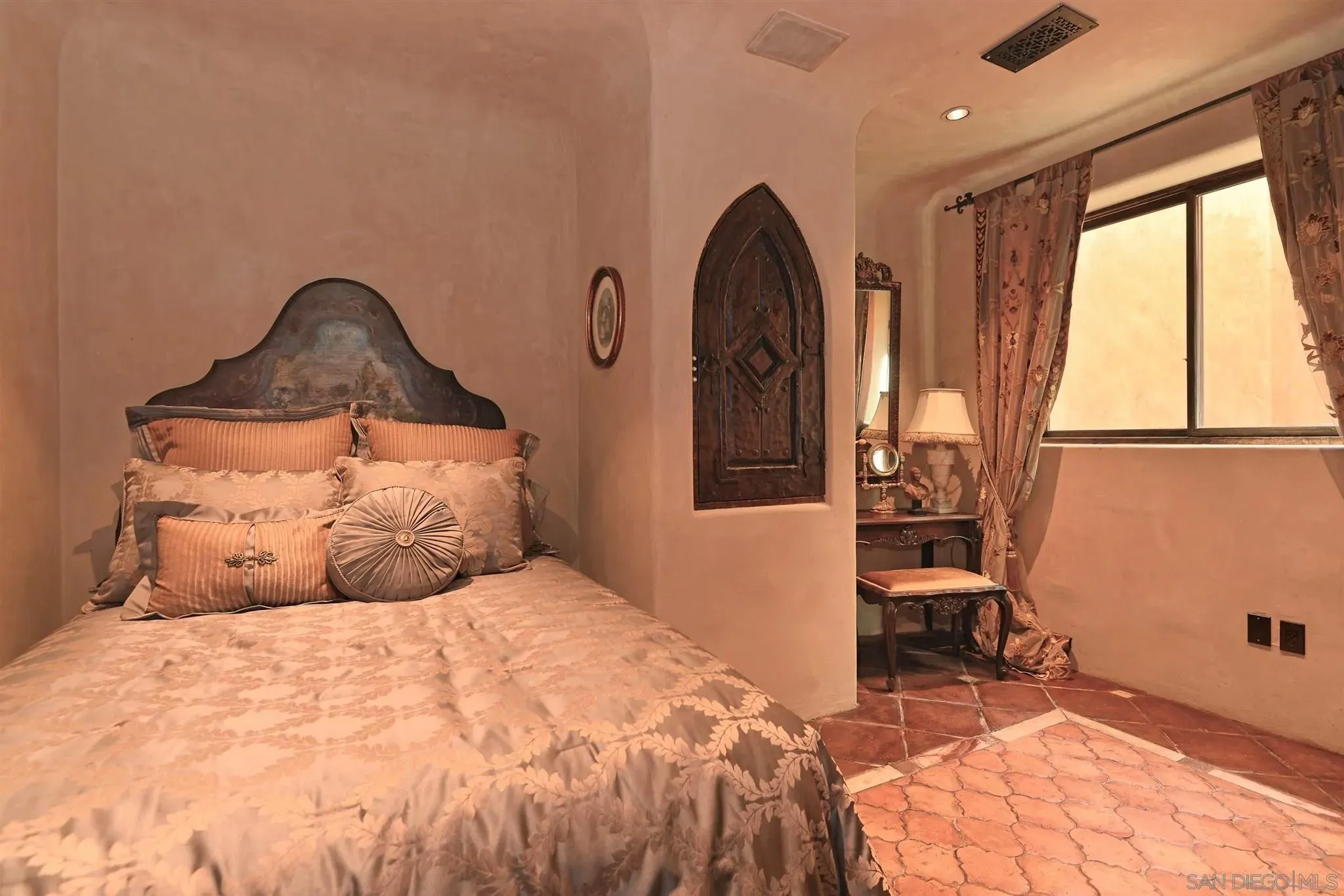 La Jolla, California 92037, United States, 4 Bedrooms Bedrooms, ,4 BathroomsBathrooms,Residential,Active,221015