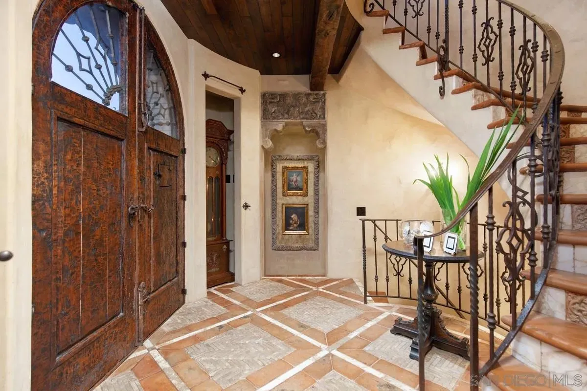 La Jolla, California 92037, United States, 4 Bedrooms Bedrooms, ,4 BathroomsBathrooms,Residential,Active,221015