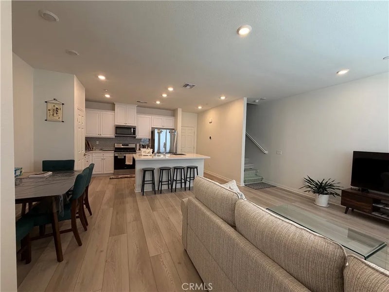 3953 E Rincon