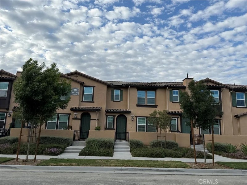 3953 E Rincon