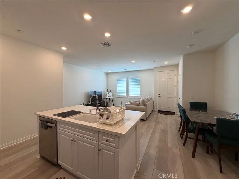 3953 E Rincon